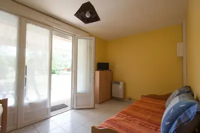 Télévision ou salle de divertissement dans l'établissement Gîtes de La Futaie