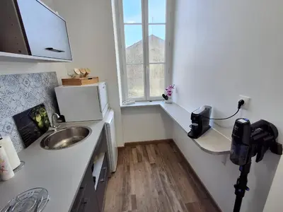 Cuisine ou kitchenette dans l'établissement Appartement lumineux 2 ch, proche plage & commerces - FR-1-706-31