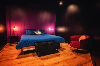 Un ou plusieurs lits dans un hébergement de l'établissement La Parenthèse Jacuzzi sauna privatif Cognac