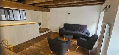Cuisine ou kitchenette dans l'établissement t2 ultra centre Poitiers 50m carrés