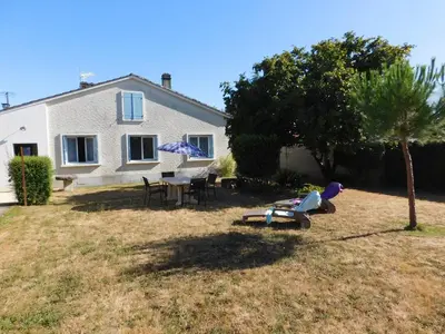 Jardin de l'établissement gîte MMR