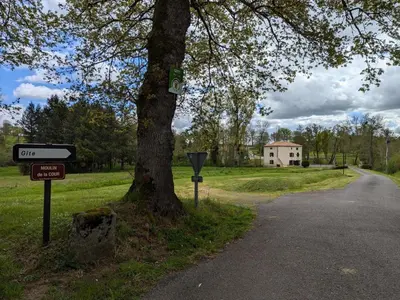 Jardin de l'établissement Gîte au Bord de la Rivière avec Terrasse, Internet et Jardin - FR-1-653-271