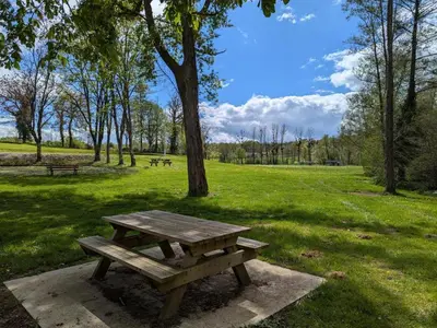 Jardin de l'établissement Gîte au Bord de la Rivière avec Terrasse, Internet et Jardin - FR-1-653-271