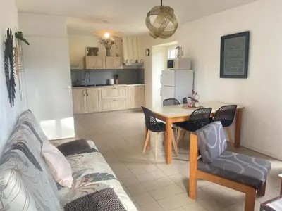 Cuisine ou kitchenette dans l'établissement Gîte au Bord de la Rivière avec Terrasse, Internet et Jardin - FR-1-653-271