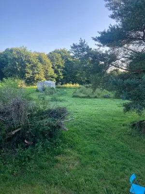 Jardin de l'établissement Longère en bordure de bois