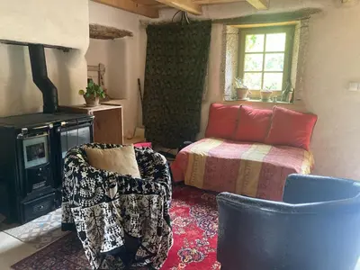 Coin salon dans l'établissement Longère en bordure de bois