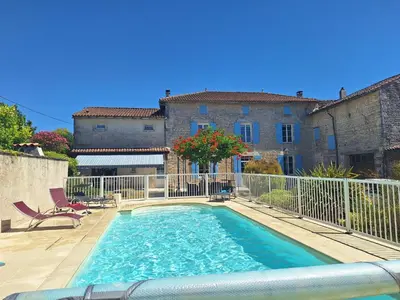 Piscine de l'établissement gîte l'ouche de mai ou située à proximité