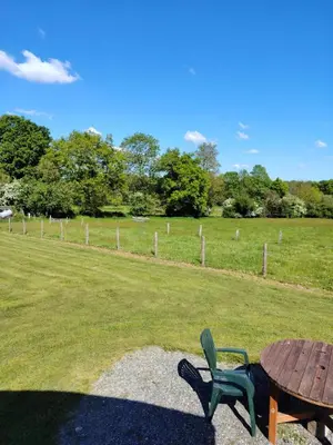 Jardin de l'établissement La roulotte de Rochavelle