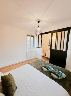 Un ou plusieurs lits dans un hébergement de l'établissement Appartement paisible proche centre