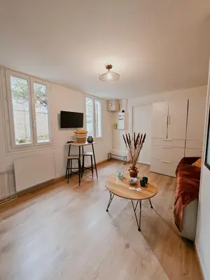 Télévision ou salle de divertissement dans l'établissement Studio au calme proche centre