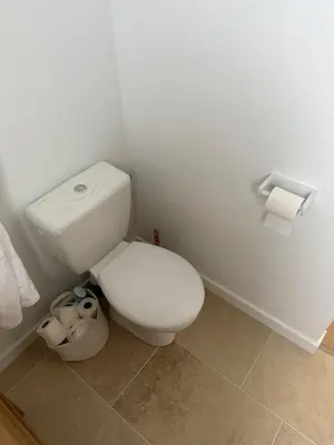 Salle de bains dans l'établissement Jolie Villa avec bain balnéothérapie