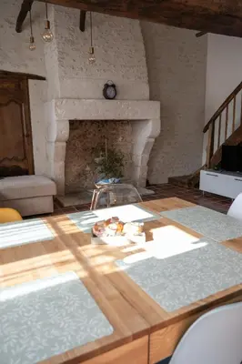 Coin salon dans l'établissement Les coteaux de Pilauzin - Gîtes Erable 4-6 pers et gite Tilleul 4-6 pers