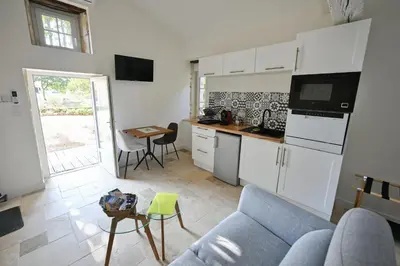 Cuisine ou kitchenette dans l'établissement Les coteaux de Pilauzin - Gîtes Erable 4-6 pers et gite Tilleul 4-6 pers
