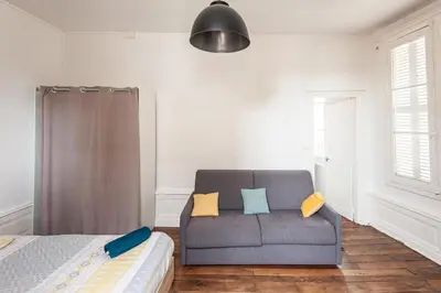 Coin salon dans l'établissement Karijini Apartment 1 bedroom - City Center - Poitiers