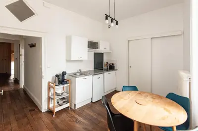 Cuisine ou kitchenette dans l'établissement Karijini Apartment 1 bedroom - City Center - Poitiers