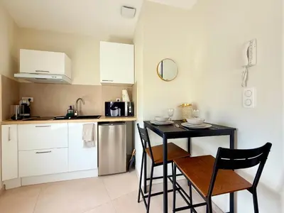 Cuisine ou kitchenette dans l'établissement Studio cosy à 2 pas de l'Espace Carat