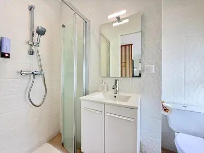 Salle de bains dans l'établissement Studio cosy à 2 pas de l'Espace Carat