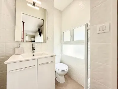Salle de bains dans l'établissement Studio cosy à 2 pas de l'Espace Carat