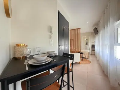 Cuisine ou kitchenette dans l'établissement Studio cosy à 2 pas de l'Espace Carat