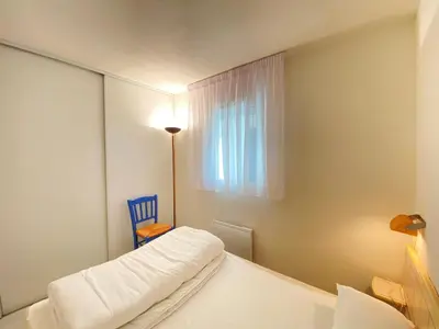 Un ou plusieurs lits dans un hébergement de l'établissement Appartement avec vue mer, piscine et WiFi - FR-1-709-82