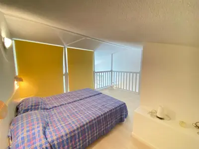 Un ou plusieurs lits dans un hébergement de l'établissement Appartement avec vue mer, piscine et WiFi - FR-1-709-82