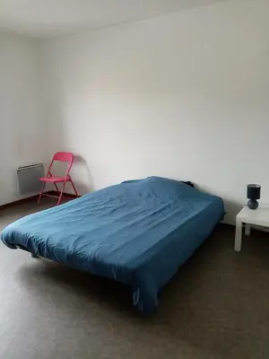 Un ou plusieurs lits dans un hébergement de l'établissement Appart 1 chambre Montmorillon 12