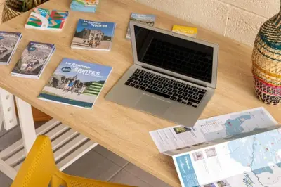 Télévision ou salle de divertissement dans l'établissement ZEcamping 3 animaux acceptés piscine et restaurant