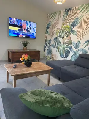 Coin salon dans l'établissement Gîte à la campagne, piscine classé trois-étoiles N2