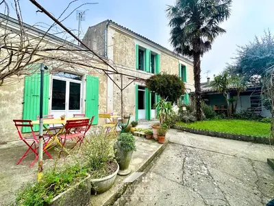 Jardin de l'établissement Charmante Maison Familiale - Grande Capacité