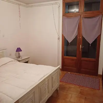 Un ou plusieurs lits dans un hébergement de l'établissement Gîte la maison du bonheur
