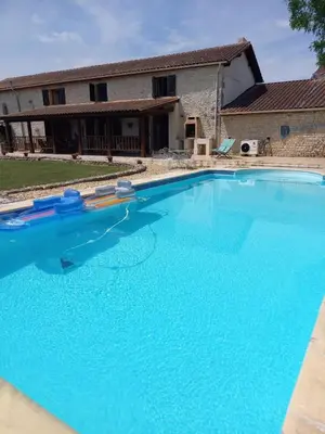 Piscine de l'établissement 23, Grande Rue, Patreville, Val D'Auge, Charente ou située à proximité