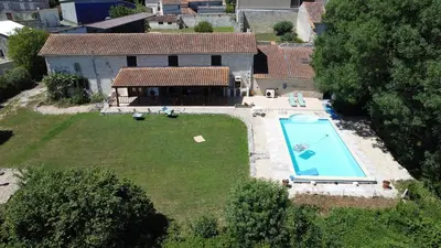 Piscine de l'établissement 23, Grande Rue, Patreville, Val D'Auge, Charente ou située à proximité