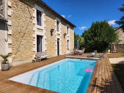 Piscine de l'établissement Maison spacieuse avec piscine sans vis à vis 8 pers ou située à proximité