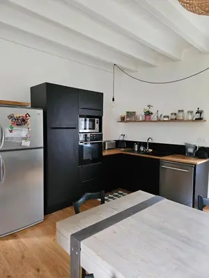 Cuisine ou kitchenette dans l'établissement Maison spacieuse avec piscine sans vis à vis 8 pers