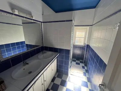 Salle de bains dans l'établissement L 'Églantine, Gîte 6 personnes