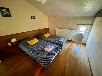 Un ou plusieurs lits dans un hébergement de l'établissement Glycine, 6 person cottage