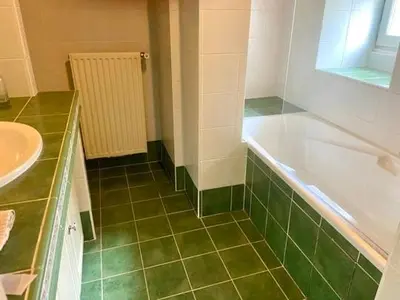 Salle de bains dans l'établissement Glycine, 6 person cottage