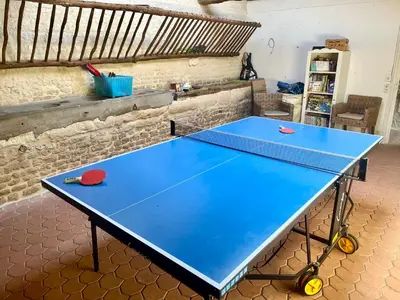 Tennis de table au sein de l'établissement Glycine, 6 person cottage ou à proximité