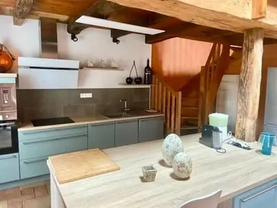 Cuisine ou kitchenette dans l'établissement Glycine, 6 person cottage