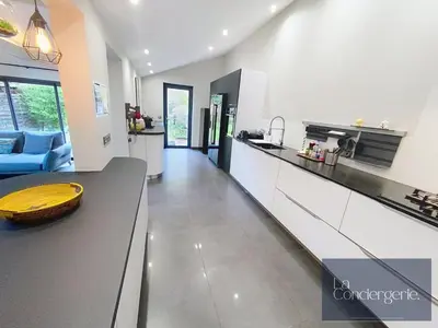 Cuisine ou kitchenette dans l'établissement Le Jardin du Clain - Poitiers Centre - LaConciergerie