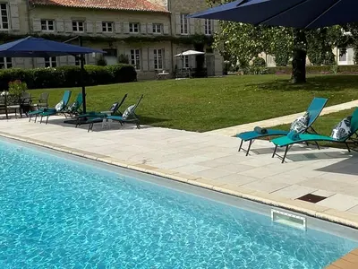 Piscine de l'établissement Hermitage, Gites Villeblanche ou située à proximité