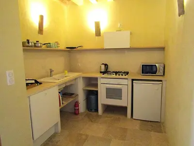 Cuisine ou kitchenette dans l'établissement Lowry, Gites Villeblanche