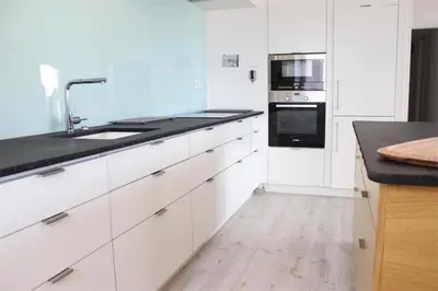 Cuisine ou kitchenette dans l'établissement Appt 3 pièces LA ROCHELLE - LR360-307
