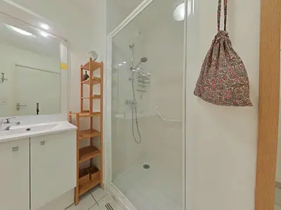 Salle de bains dans l'établissement Appt 3 pièces LA ROCHELLE - LR360-307
