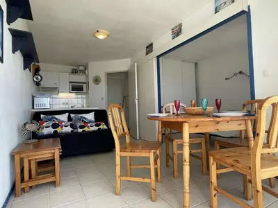 Cuisine ou kitchenette dans l'établissement Appt 1 pièce cabine - CHATELAILLON PLAGE - CL090-002