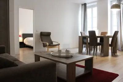 Coin salon dans l'établissement Appt 2 pièces LA ROCHELLE - LR180-024