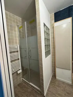 Salle de bains dans l'établissement Printanier