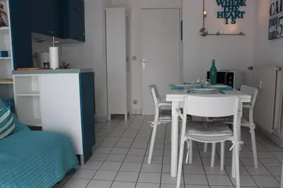 Cuisine ou kitchenette dans l'établissement Appt 2 pièces CHATELAILLON PLAGE - CL040-309