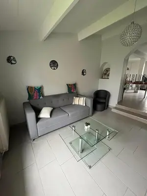 Coin salon dans l'établissement appartement entier quartier calme