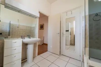 Salle de bains dans l'établissement La Maison de Thérèse, Longère 15 people